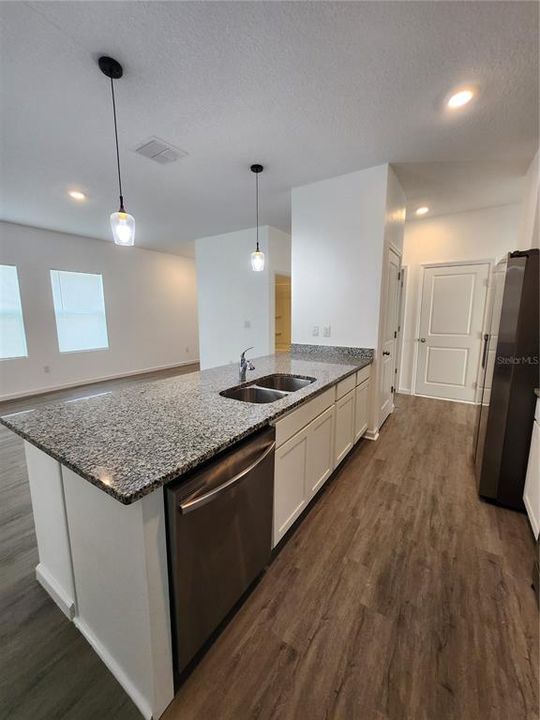 For Rent: $2,049 (3 beds, 2 baths, 1420 Square Feet)