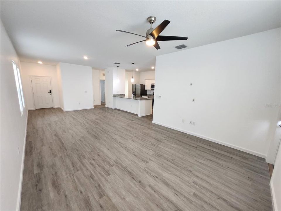 For Rent: $2,049 (3 beds, 2 baths, 1420 Square Feet)