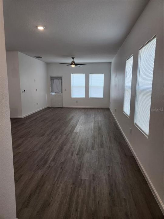 For Rent: $2,049 (3 beds, 2 baths, 1420 Square Feet)