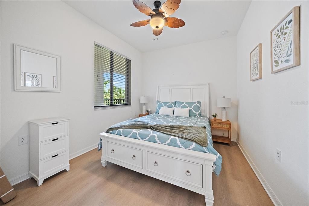 For Sale: $298,900 (2 beds, 2 baths, 1142 Square Feet)