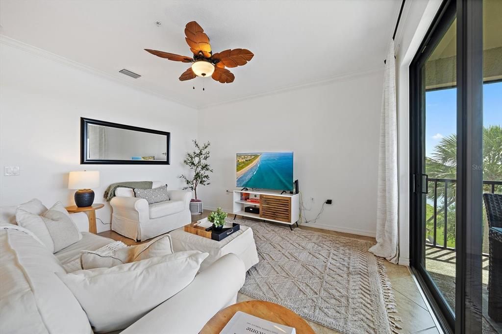 For Sale: $298,900 (2 beds, 2 baths, 1142 Square Feet)