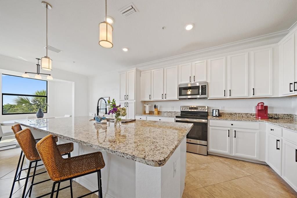 For Sale: $298,900 (2 beds, 2 baths, 1142 Square Feet)