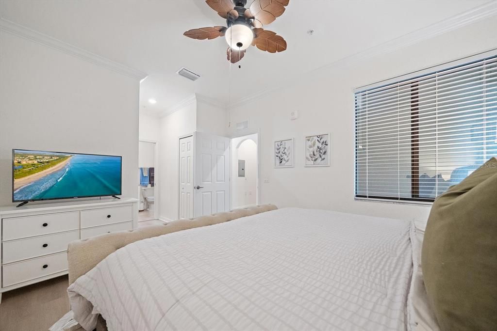 For Sale: $298,900 (2 beds, 2 baths, 1142 Square Feet)