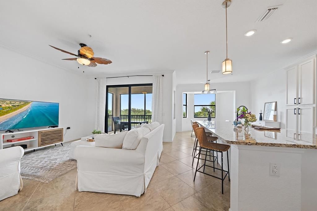 For Sale: $298,900 (2 beds, 2 baths, 1142 Square Feet)