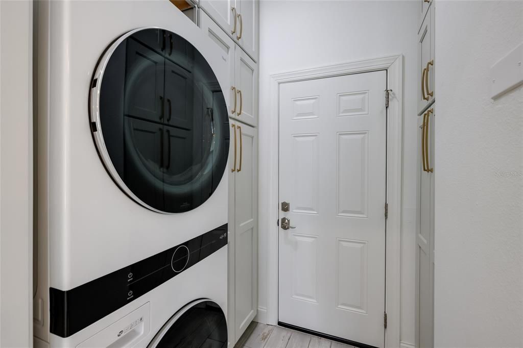 For Sale: $1,165,000 (3 beds, 2 baths, 2151 Square Feet)
