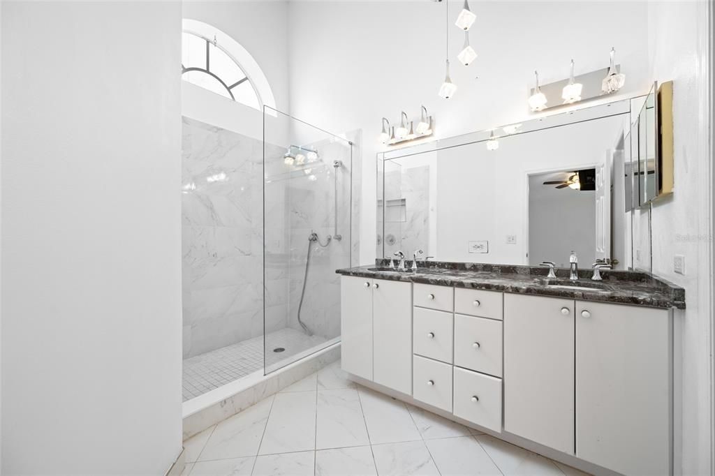 Под контрактом: $399,999 (3 спален, 2 ванн, 1680 Квадратных фут)