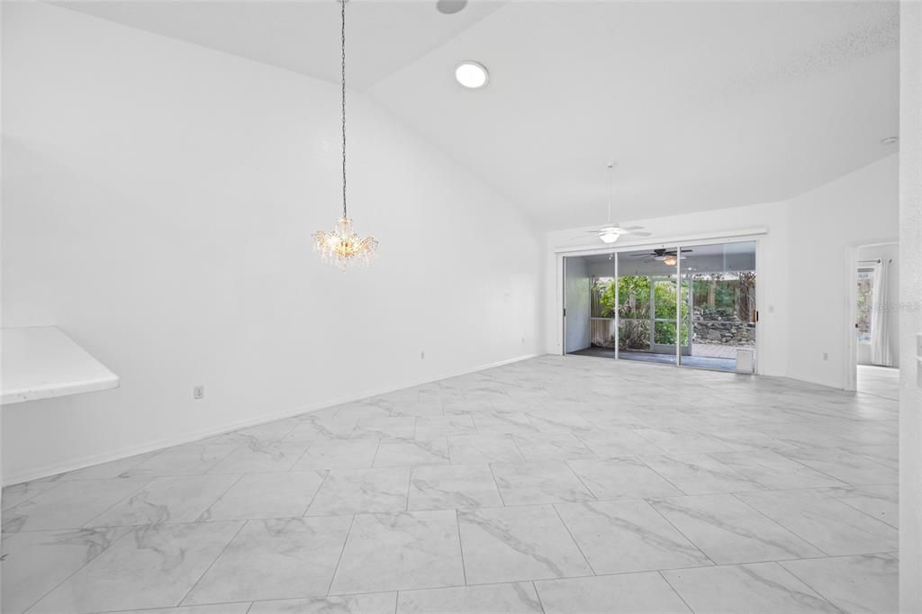 Под контрактом: $399,999 (3 спален, 2 ванн, 1680 Квадратных фут)