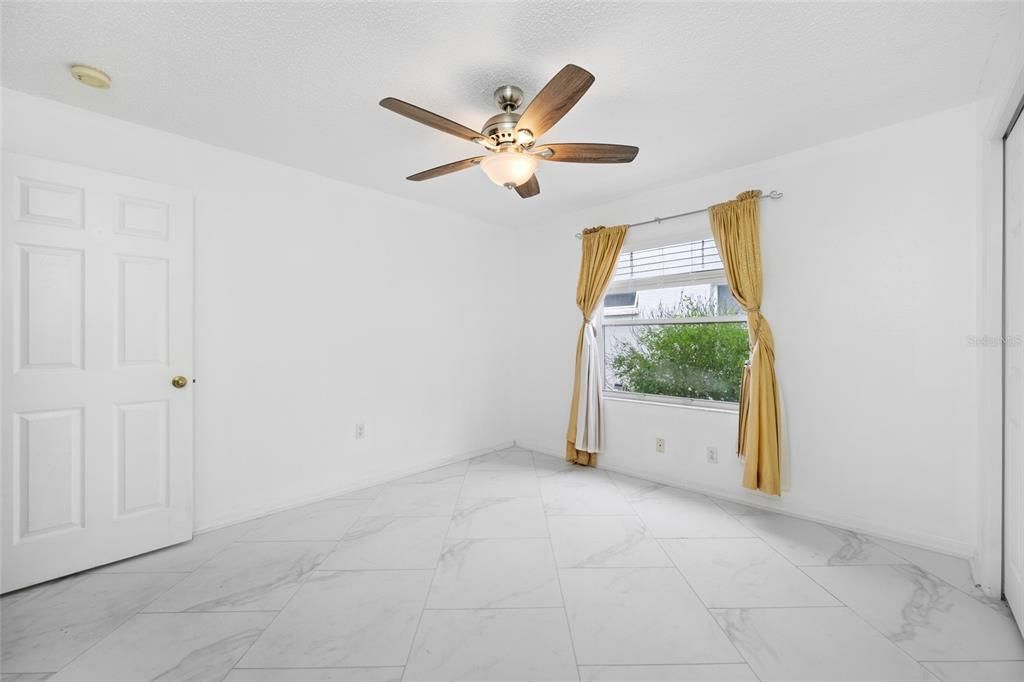 Под контрактом: $399,999 (3 спален, 2 ванн, 1680 Квадратных фут)