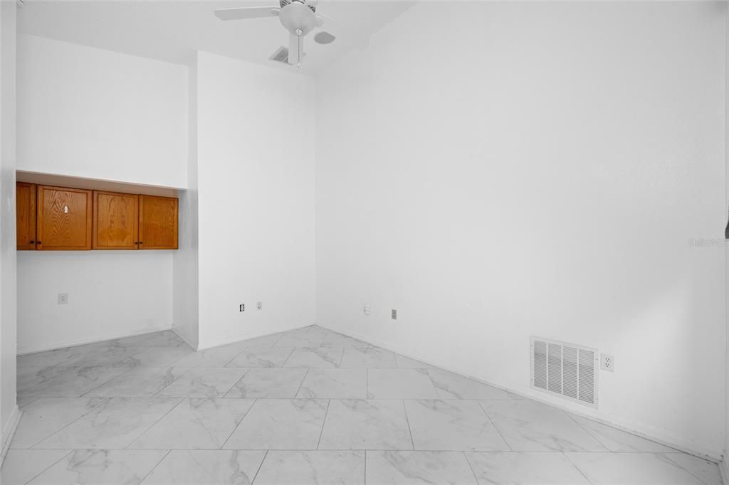 Под контрактом: $399,999 (3 спален, 2 ванн, 1680 Квадратных фут)
