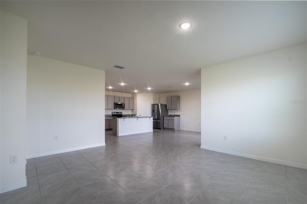 For Rent: $2,450 (4 beds, 2 baths, 1846 Square Feet)
