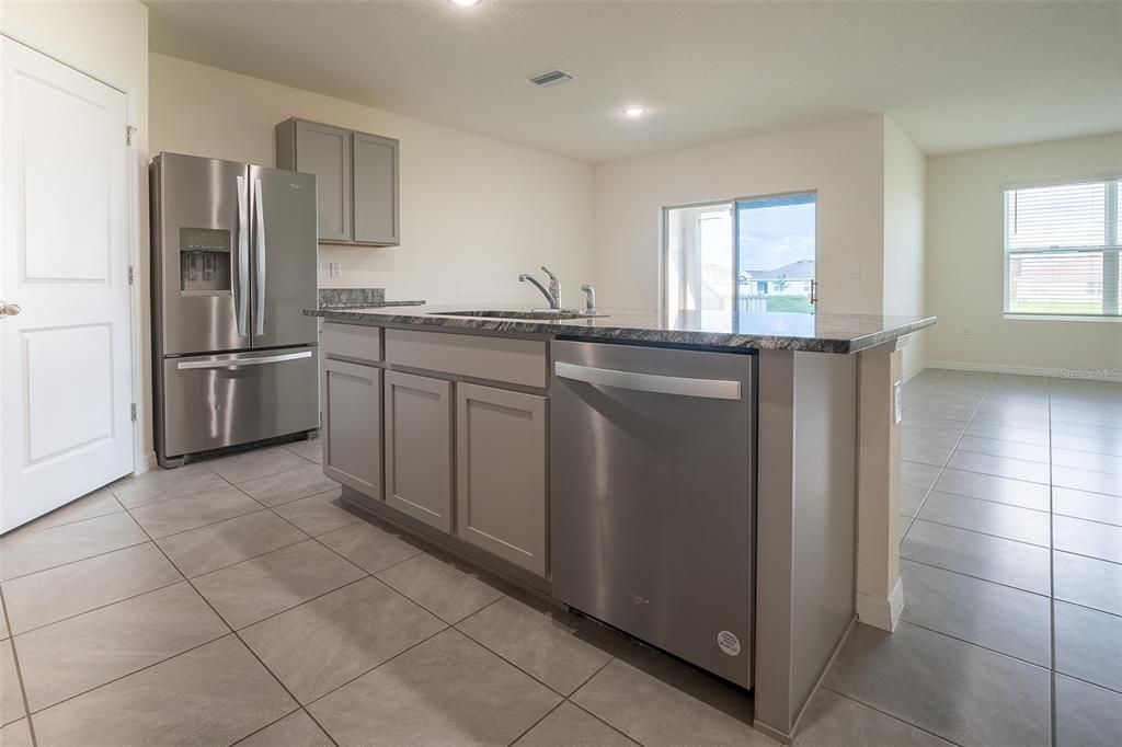 For Rent: $2,450 (4 beds, 2 baths, 1846 Square Feet)