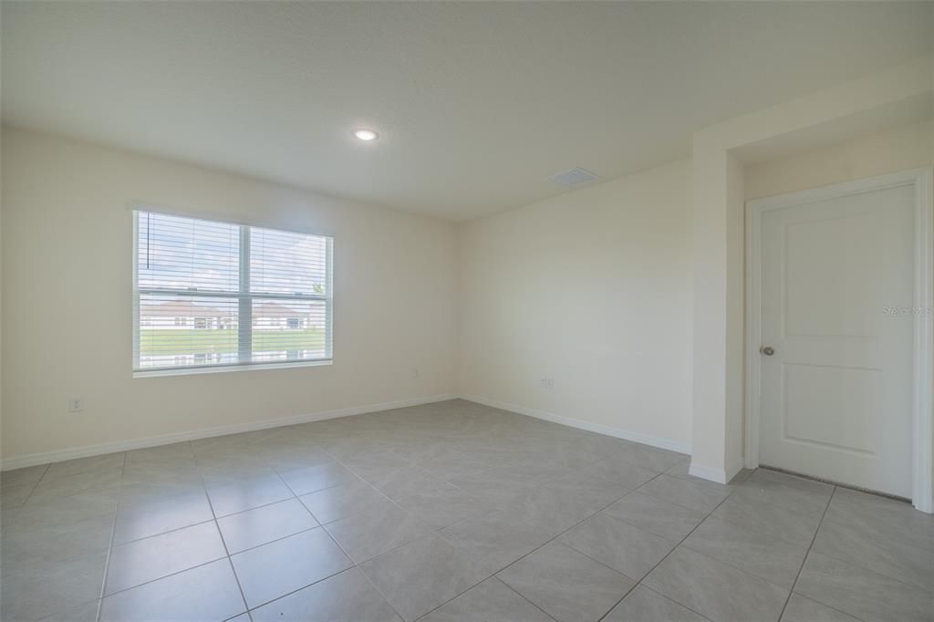 For Rent: $2,450 (4 beds, 2 baths, 1846 Square Feet)