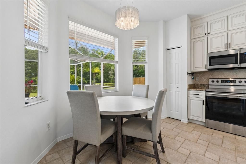 En Venta: $649,900 (3 camas, 2 baños, 2360 Pies cuadrados)