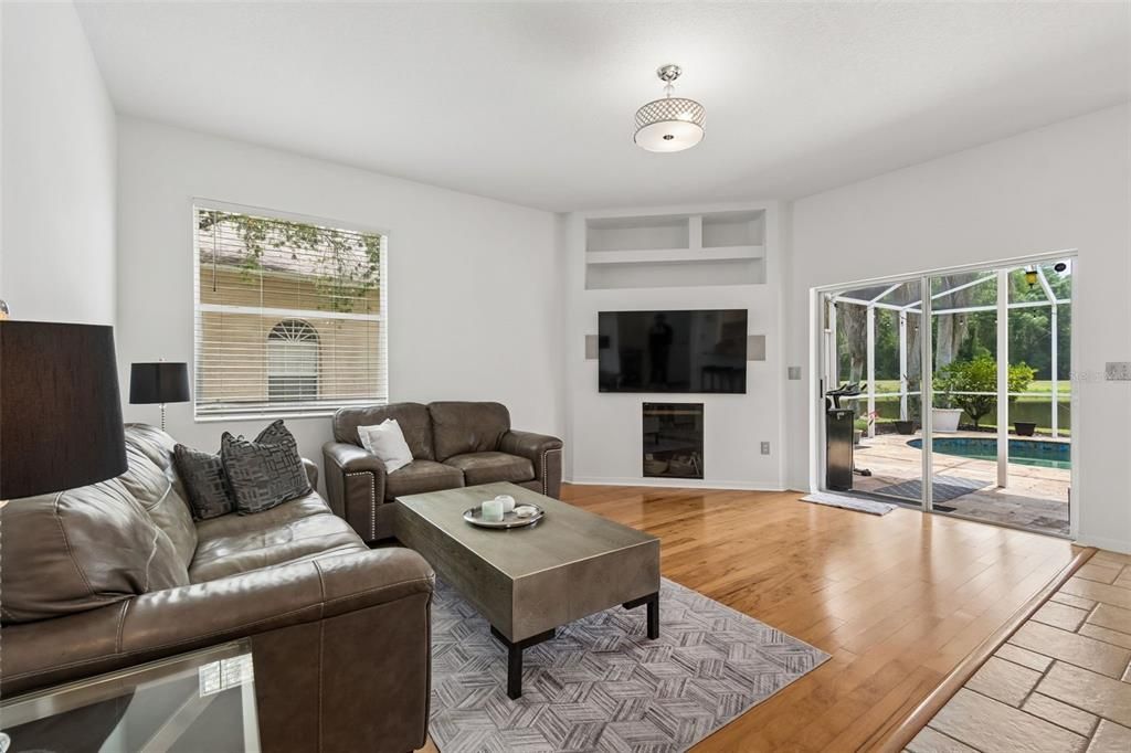 En Venta: $649,900 (3 camas, 2 baños, 2360 Pies cuadrados)