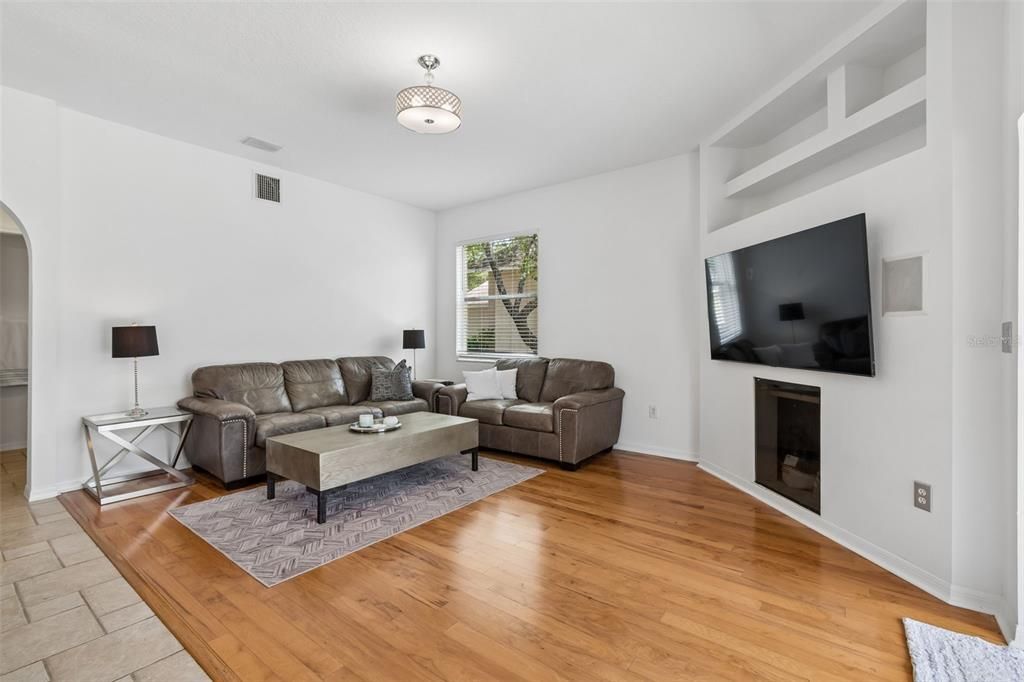 En Venta: $649,900 (3 camas, 2 baños, 2360 Pies cuadrados)