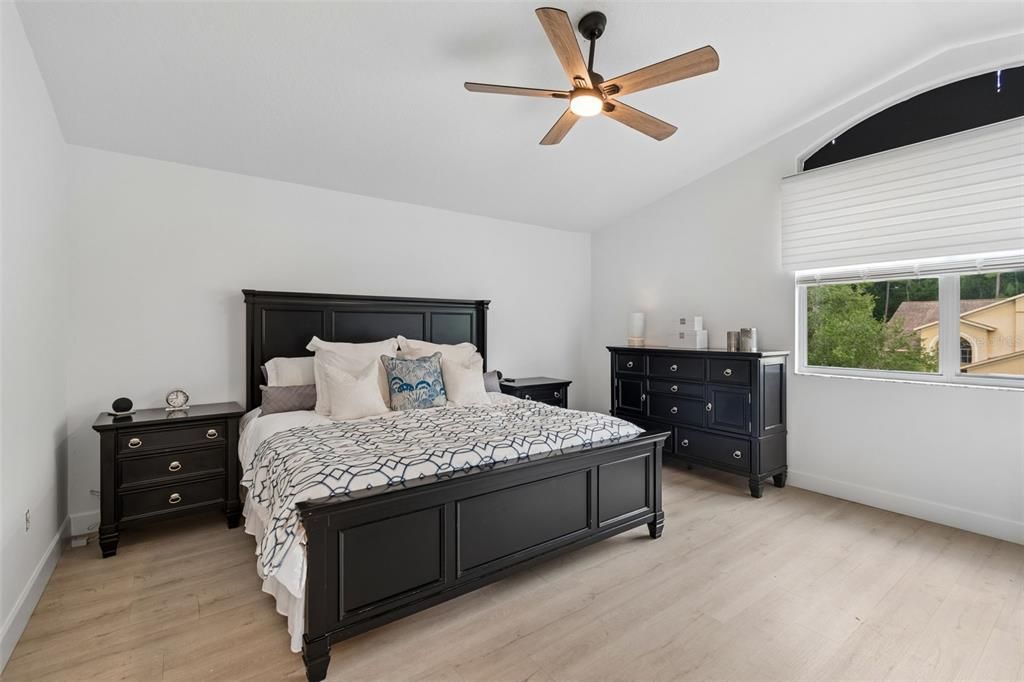 En Venta: $649,900 (3 camas, 2 baños, 2360 Pies cuadrados)