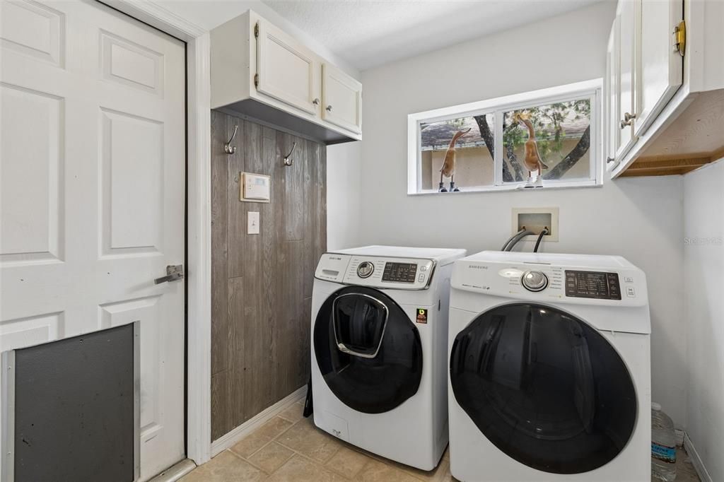 En Venta: $649,900 (3 camas, 2 baños, 2360 Pies cuadrados)