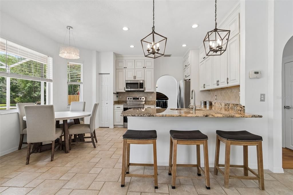 En Venta: $649,900 (3 camas, 2 baños, 2360 Pies cuadrados)