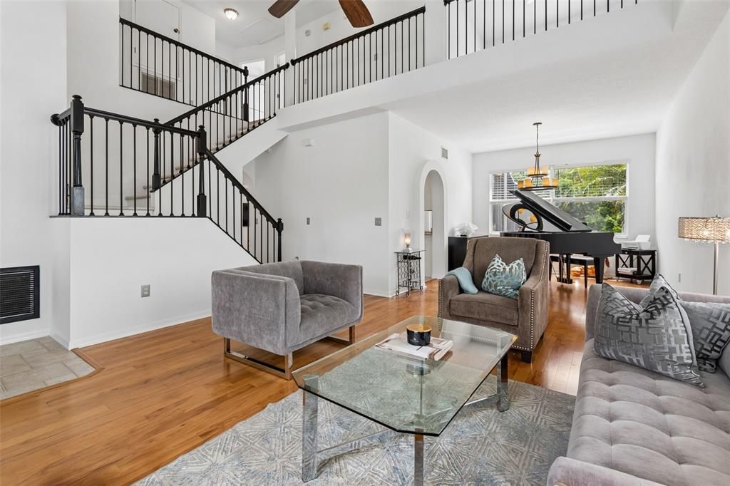 En Venta: $649,900 (3 camas, 2 baños, 2360 Pies cuadrados)