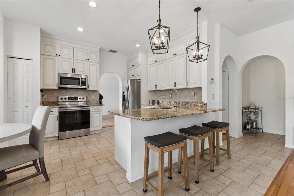 En Venta: $649,900 (3 camas, 2 baños, 2360 Pies cuadrados)