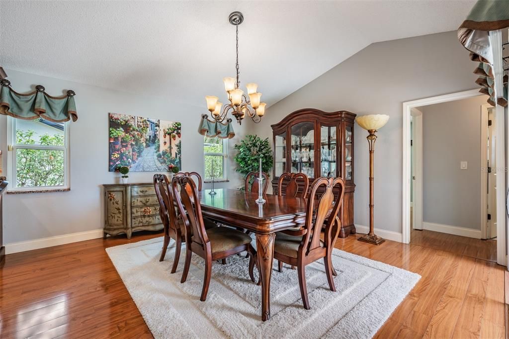 For Sale: $550,000 (4 beds, 3 baths, 1947 Square Feet)