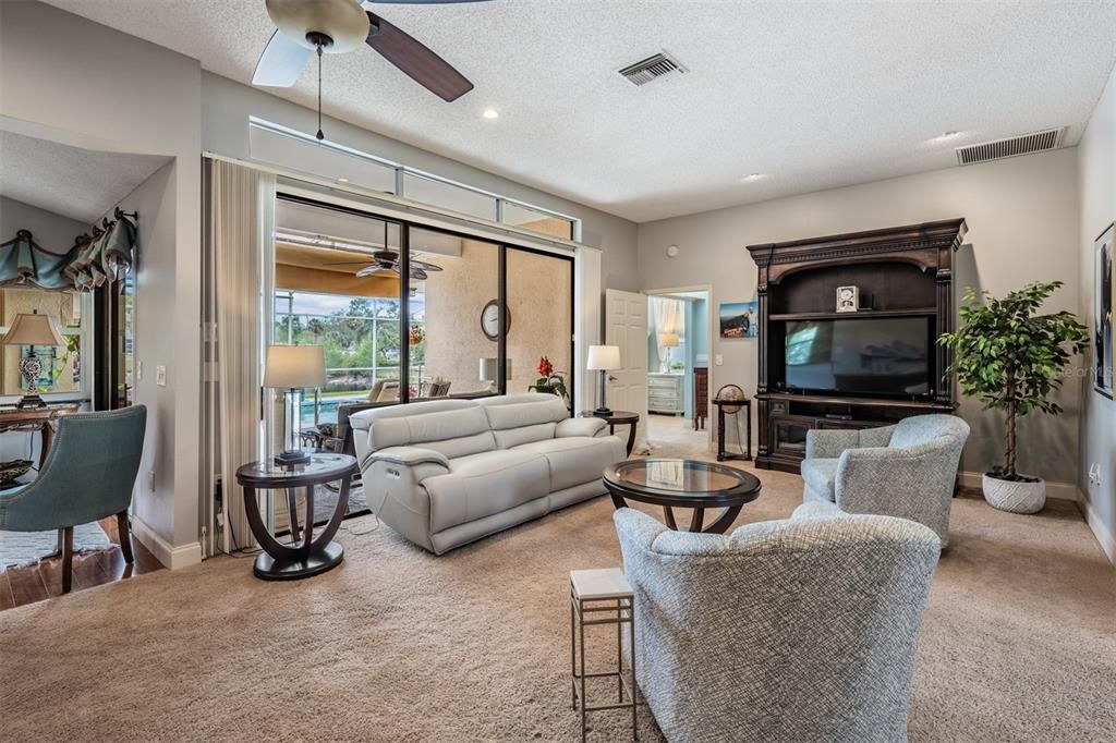 For Sale: $550,000 (4 beds, 3 baths, 1947 Square Feet)