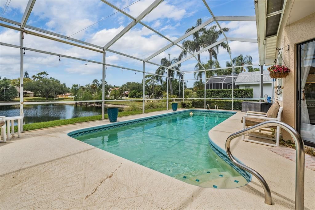 For Sale: $550,000 (4 beds, 3 baths, 1947 Square Feet)