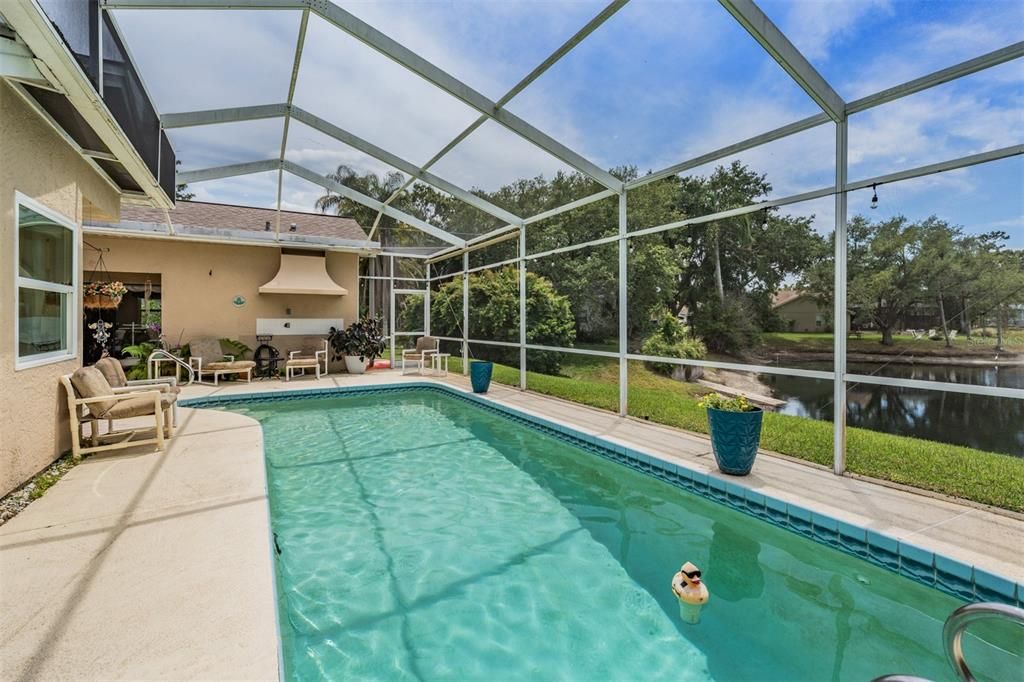 For Sale: $550,000 (4 beds, 3 baths, 1947 Square Feet)