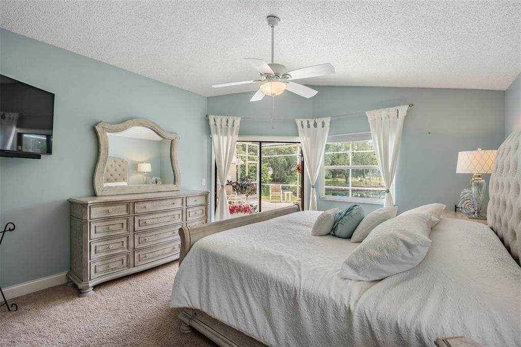 For Sale: $550,000 (4 beds, 3 baths, 1947 Square Feet)