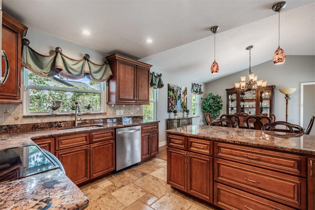 For Sale: $550,000 (4 beds, 3 baths, 1947 Square Feet)