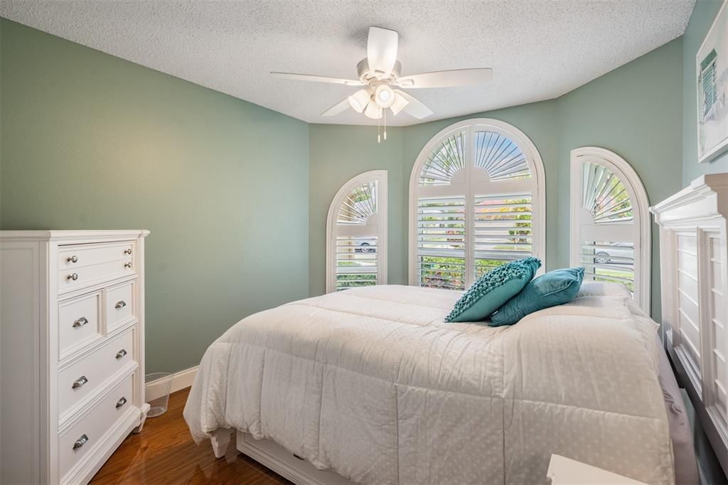 For Sale: $550,000 (4 beds, 3 baths, 1947 Square Feet)
