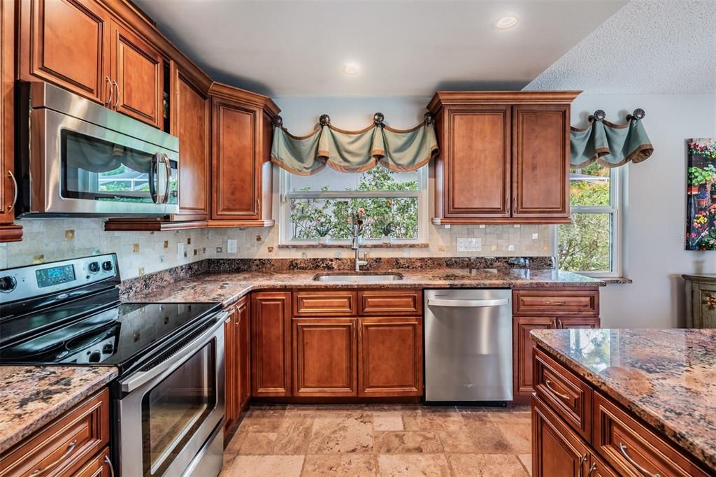For Sale: $550,000 (4 beds, 3 baths, 1947 Square Feet)
