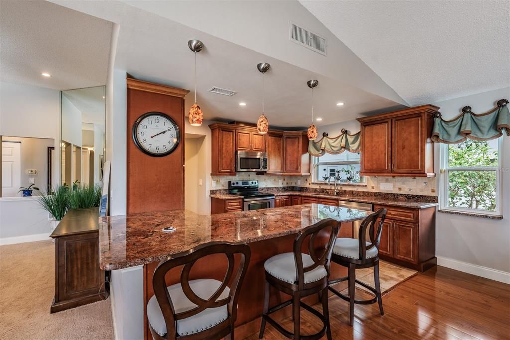 For Sale: $550,000 (4 beds, 3 baths, 1947 Square Feet)