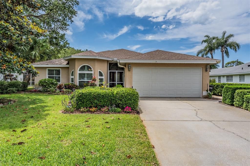 For Sale: $550,000 (4 beds, 3 baths, 1947 Square Feet)