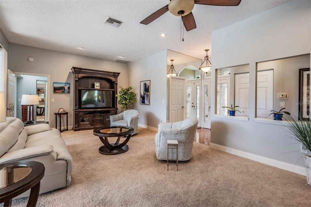 For Sale: $550,000 (4 beds, 3 baths, 1947 Square Feet)
