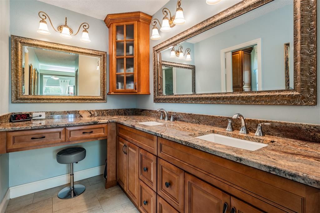 For Sale: $550,000 (4 beds, 3 baths, 1947 Square Feet)