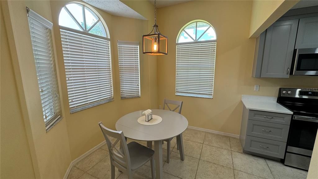 Active With Contract: $2,150 (2 beds, 2 baths, 1264 Square Feet)