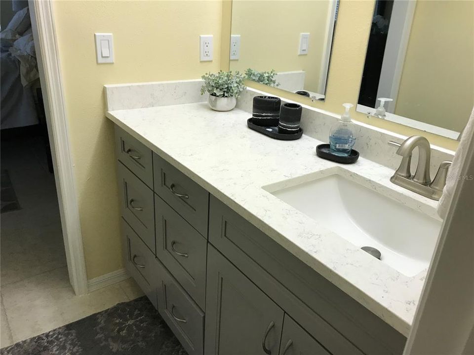 Active With Contract: $2,150 (2 beds, 2 baths, 1264 Square Feet)