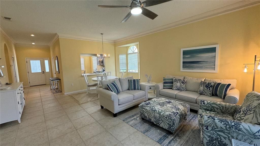 Active With Contract: $2,150 (2 beds, 2 baths, 1264 Square Feet)