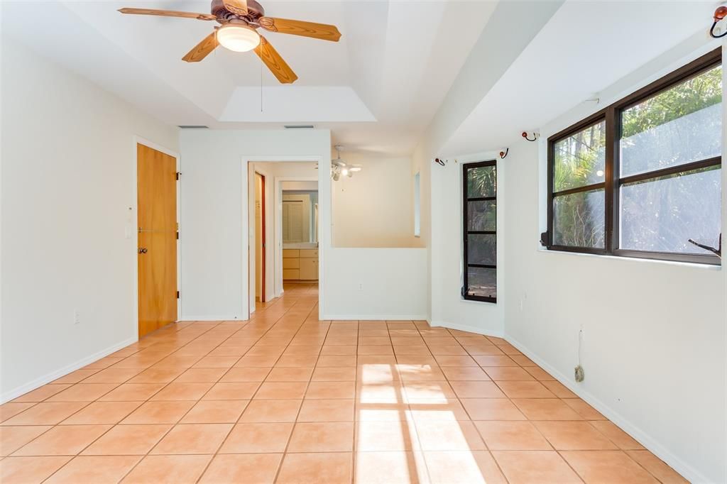 Activo con contrato: $549,900 (3 camas, 2 baños, 2186 Pies cuadrados)