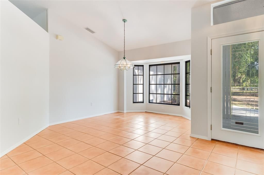 Activo con contrato: $549,900 (3 camas, 2 baños, 2186 Pies cuadrados)