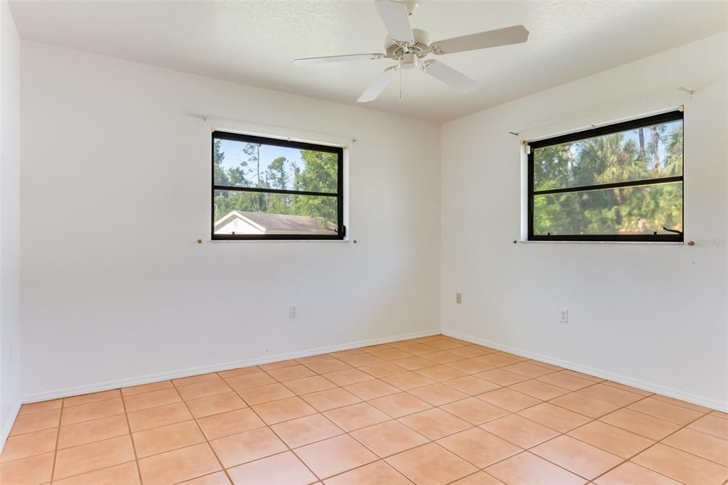 Activo con contrato: $549,900 (3 camas, 2 baños, 2186 Pies cuadrados)