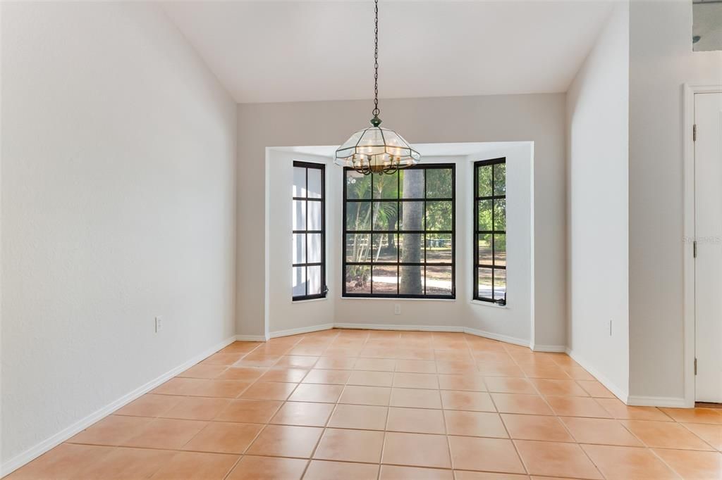 Activo con contrato: $549,900 (3 camas, 2 baños, 2186 Pies cuadrados)