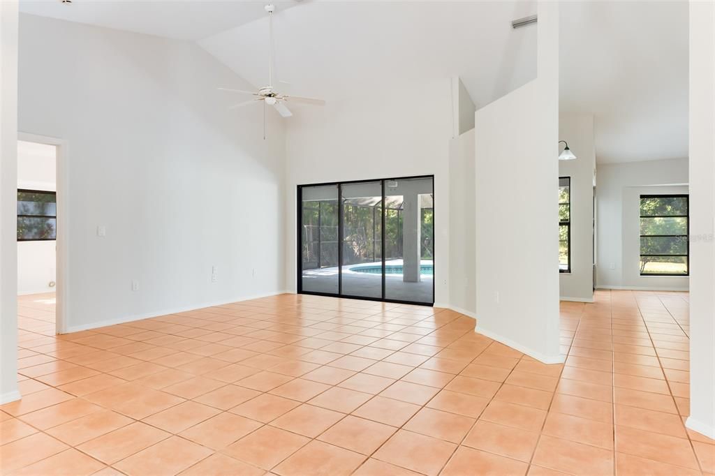 Activo con contrato: $549,900 (3 camas, 2 baños, 2186 Pies cuadrados)
