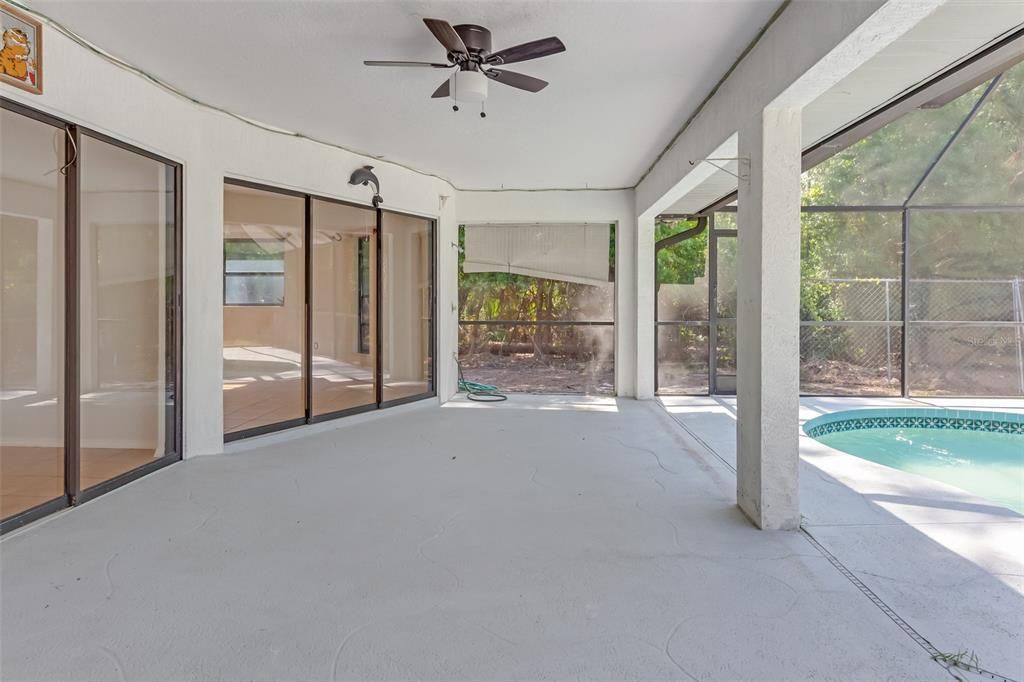 Activo con contrato: $549,900 (3 camas, 2 baños, 2186 Pies cuadrados)