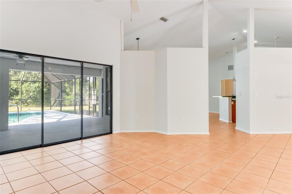 Activo con contrato: $549,900 (3 camas, 2 baños, 2186 Pies cuadrados)