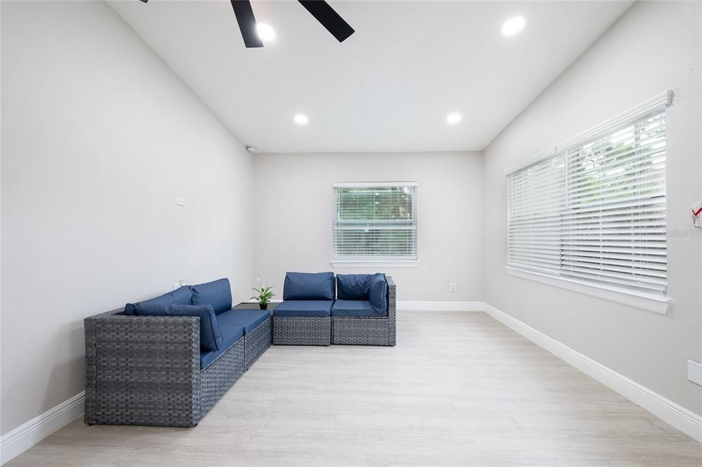 For Rent: $2,195 (3 beds, 2 baths, 1100 Square Feet)