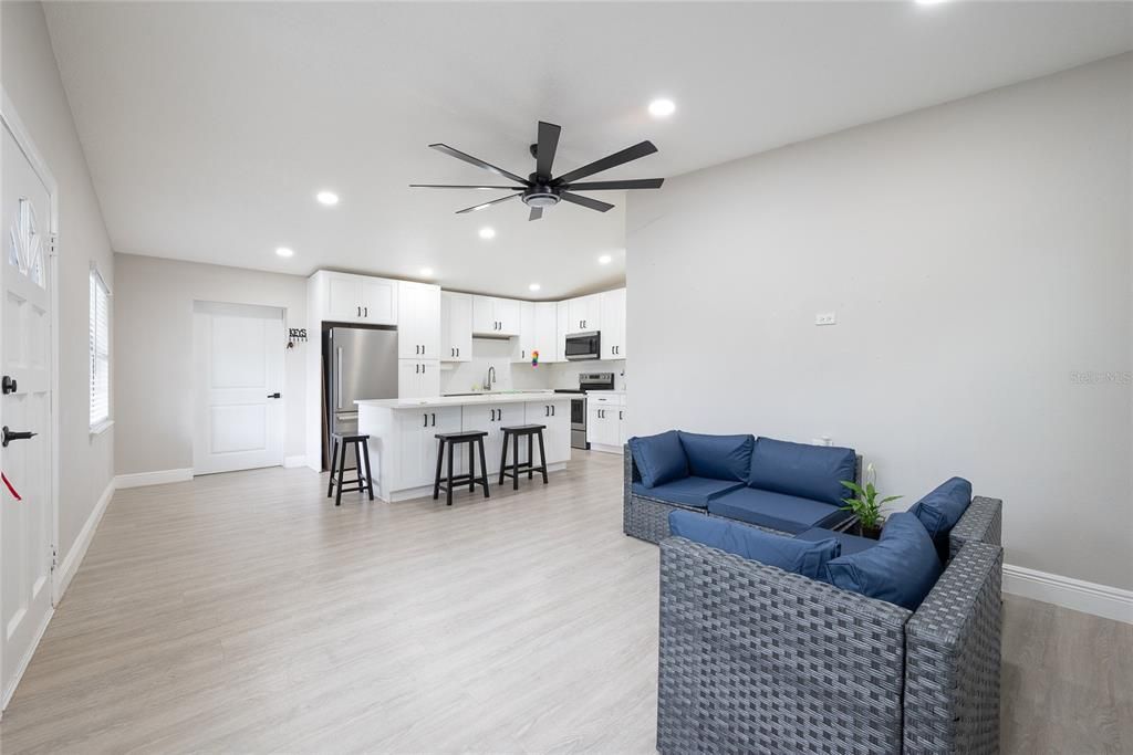 For Rent: $2,195 (3 beds, 2 baths, 1100 Square Feet)