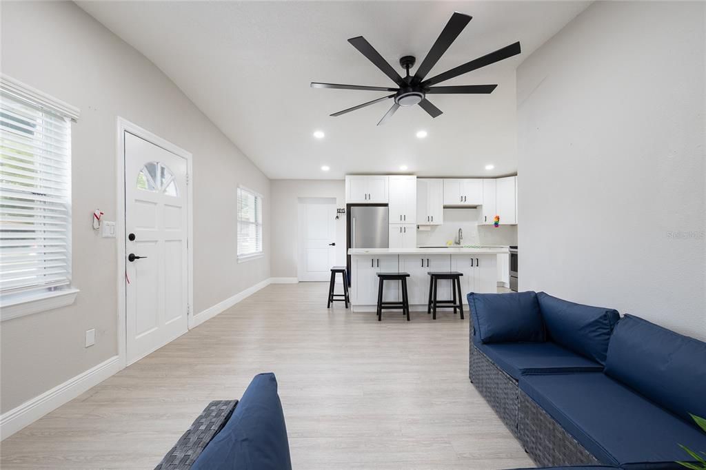 For Rent: $2,195 (3 beds, 2 baths, 1100 Square Feet)
