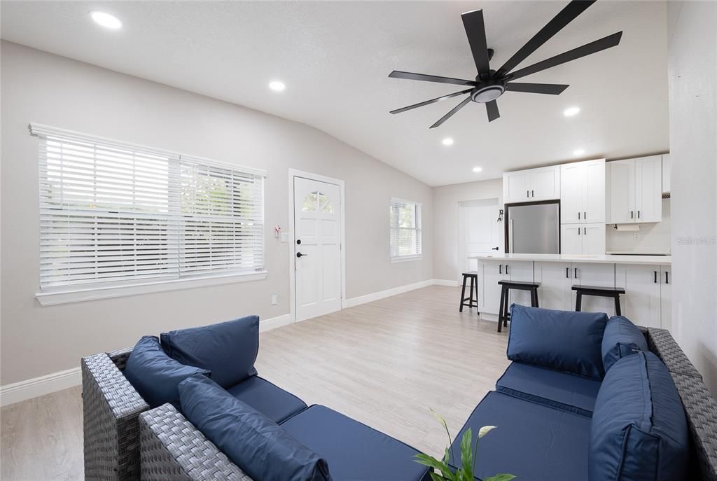 For Rent: $2,195 (3 beds, 2 baths, 1100 Square Feet)